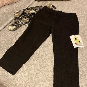 Vera Wang Cropped Pant with Bonus Gift